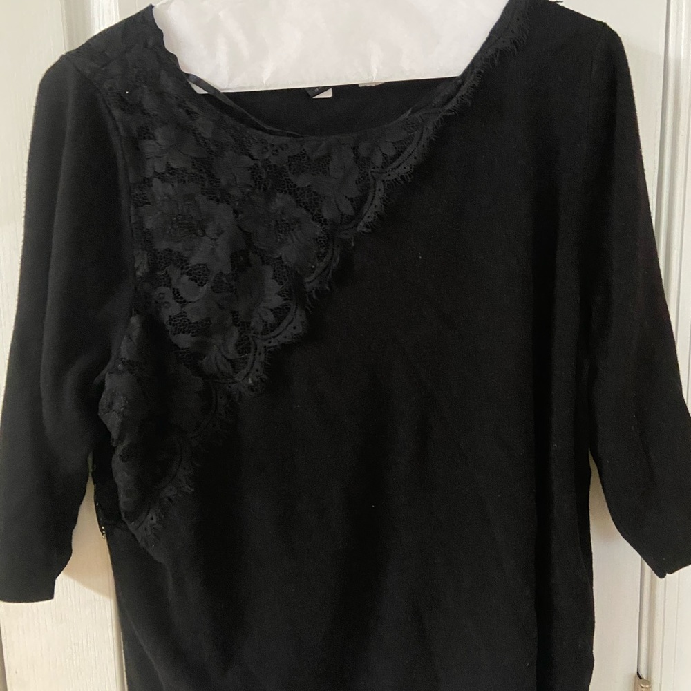 Women’s 22/24 black sweater